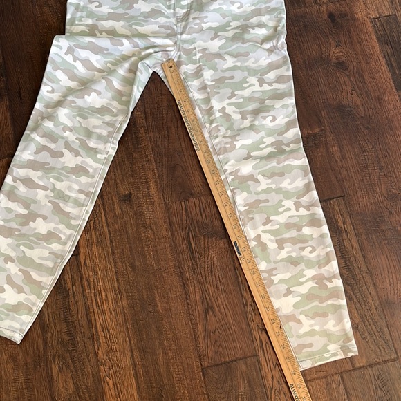 Time and Tru High Rise Stretch Fitted Gray Camo Jegging Size XXL (20) - Picture 7 of 12